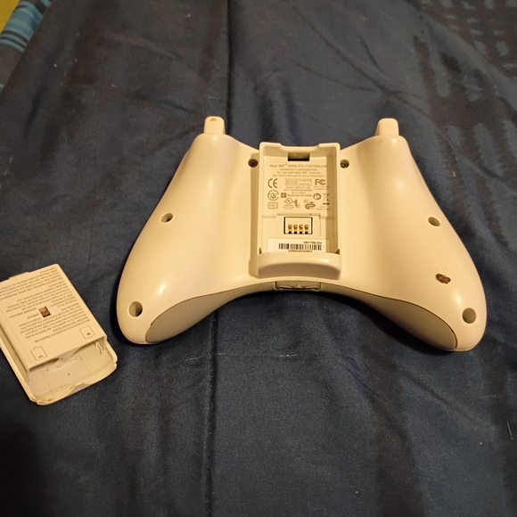 X-Box 360 Controller - Picture 3 of 4